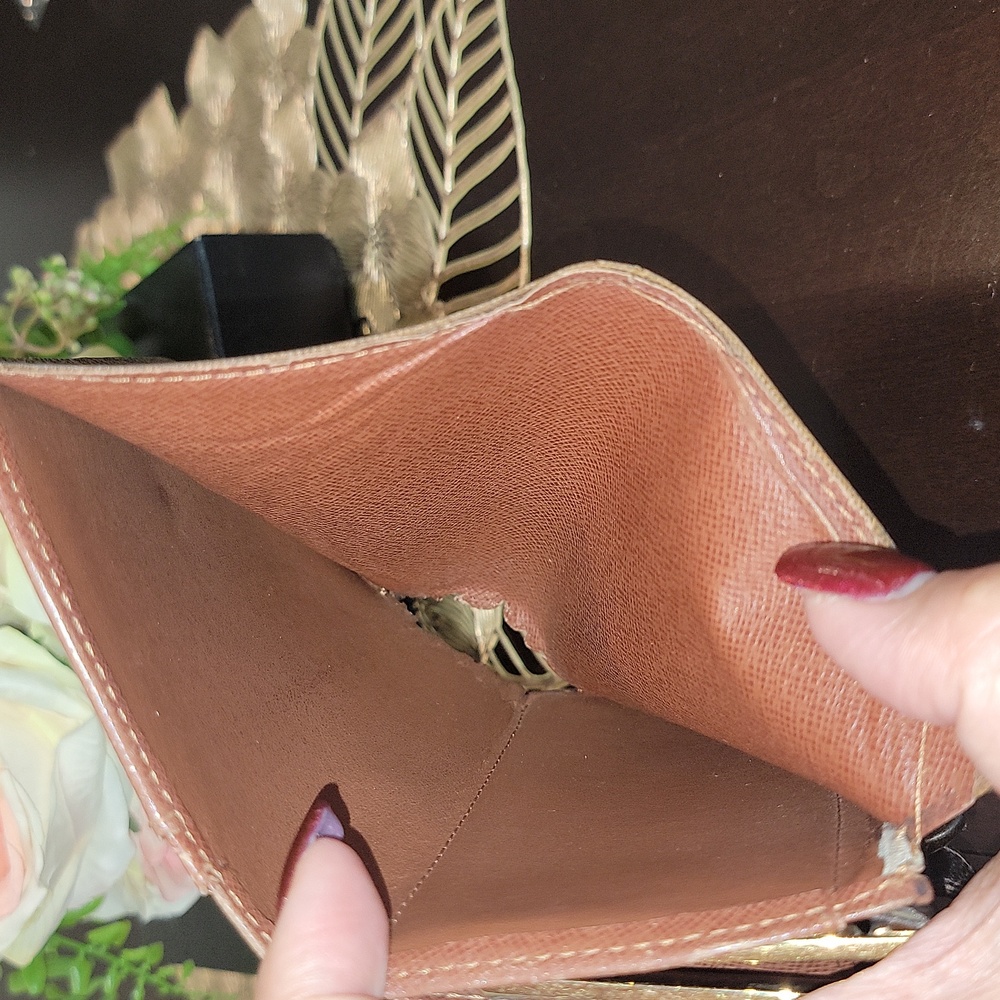 Authentic Louis Vuitton kisslock wallet - Picture 9 of 10